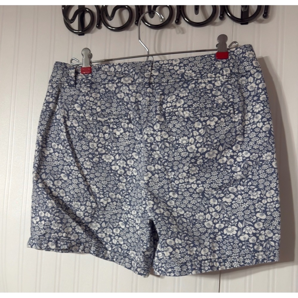 LOFT Outlet Womens Blue White Floral Cotton 6 Inch Inseam Shorts Size 4 - Picture 3 of 6
